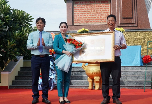 Hiển thị chi tiết cho Tuy Hòa: Đón nhận bằng xếp hạng di tích lịch sử cấp tỉnh Địa điểm diễn ra trận đánh Núi Thơm Hình ảnh cho bài viết Tuy Hòa: Đón nhận bằng xếp hạng di tích lịch sử cấp tỉnh Địa điểm diễn ra trận đánh Núi Thơm